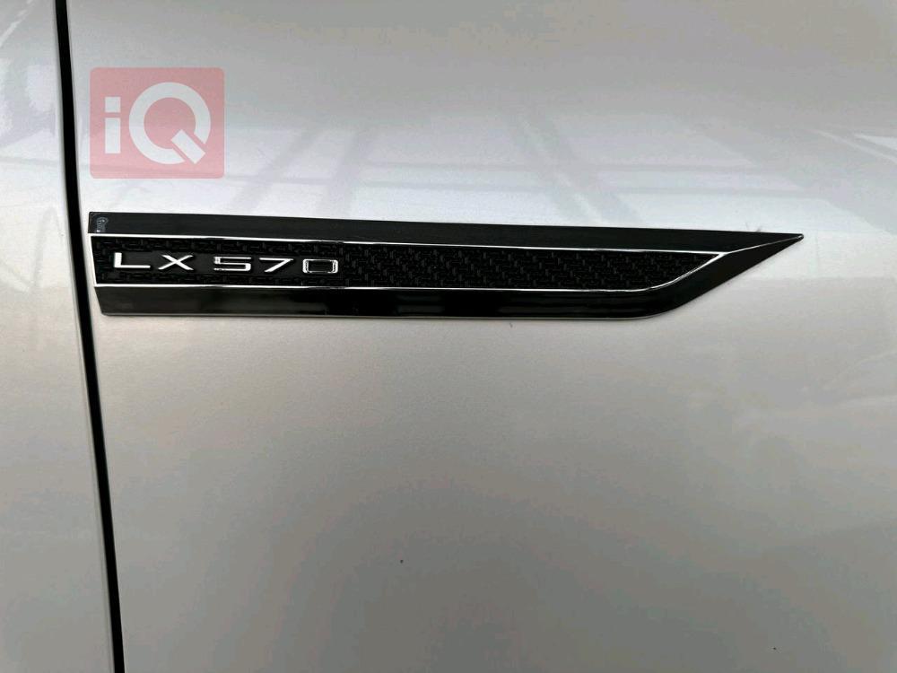 لكزس LX